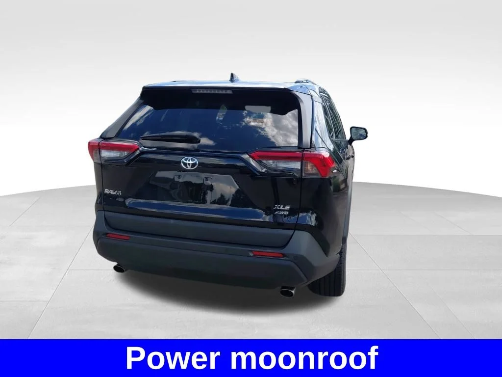 Used 2019 Black Toyota XLE Premium image 19