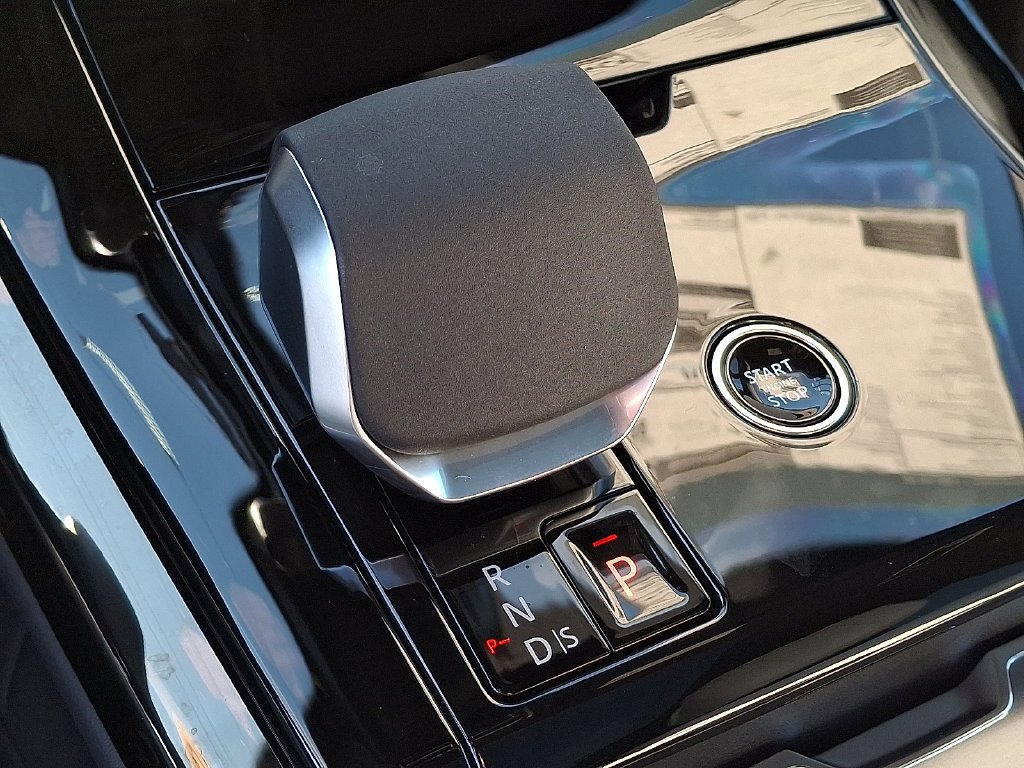 New 2027 Borasco Grey Land Rover SE image 13