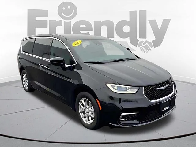 New 2026 Diamond Black Crystal Pearl-Coat Exterior Paint Chrysler Select image 3