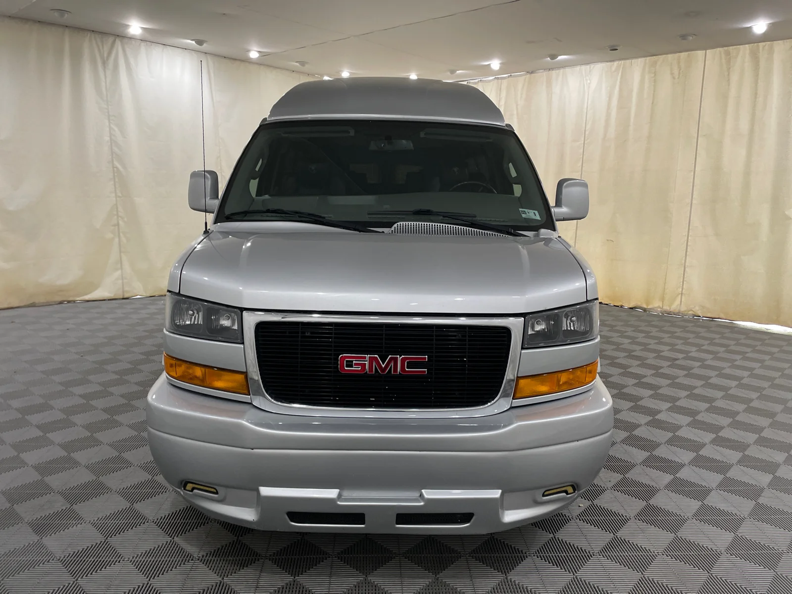 Used 2022 Quicksilver Metallic GMC Work Van image 2