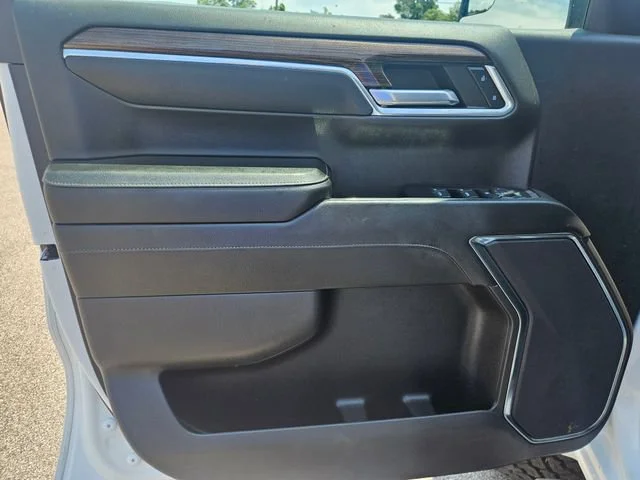 Used 2024 Summit White Chevrolet LT Trail Boss image 10