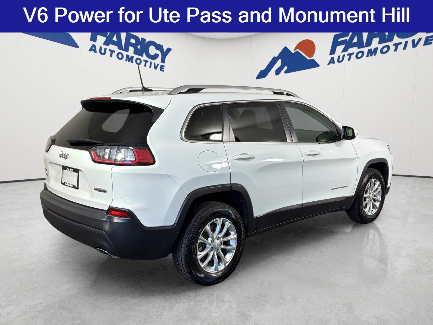 Used 2019 Bright White Clearcoat Jeep Latitude image 6