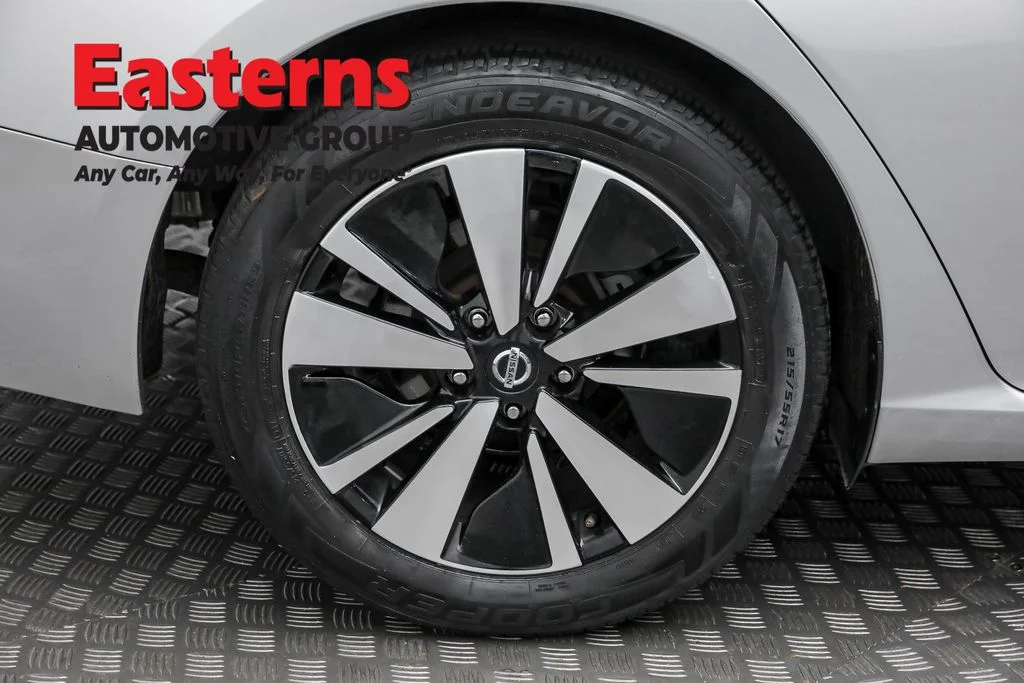 Used 2022 Silver Nissan 2.5 SV image 29