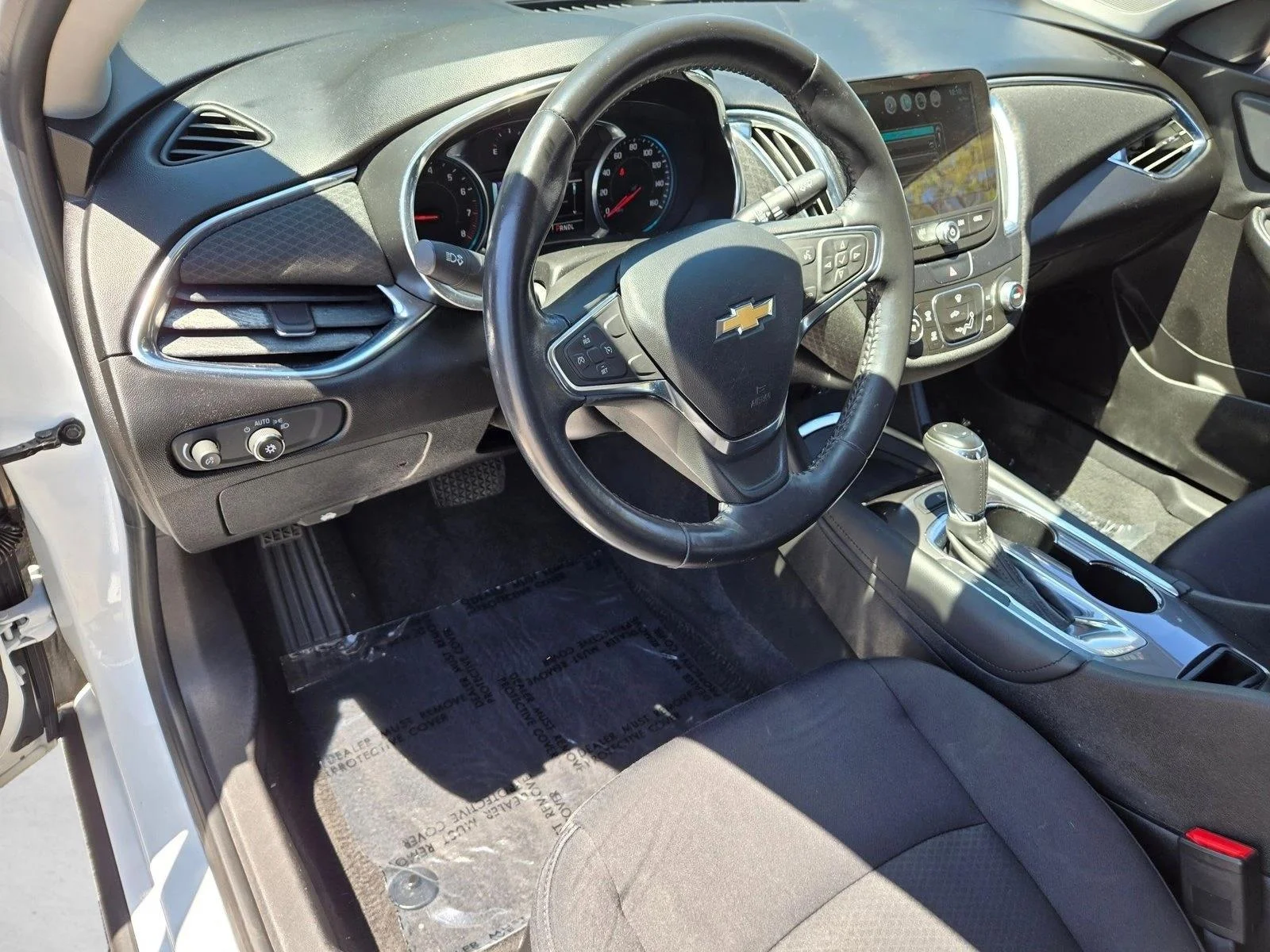 Used 2018 Summit White Chevrolet LT image 10