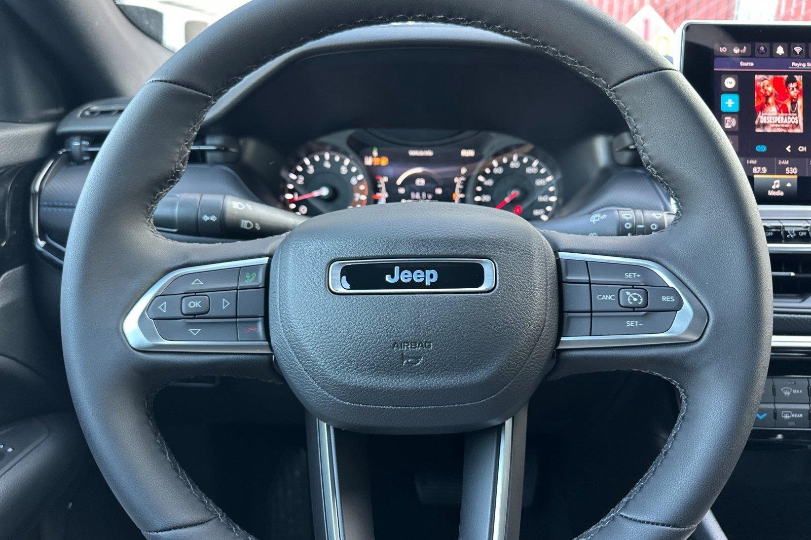 New 2026 Bright White Clearcoat Jeep Latitude Altitude image 23