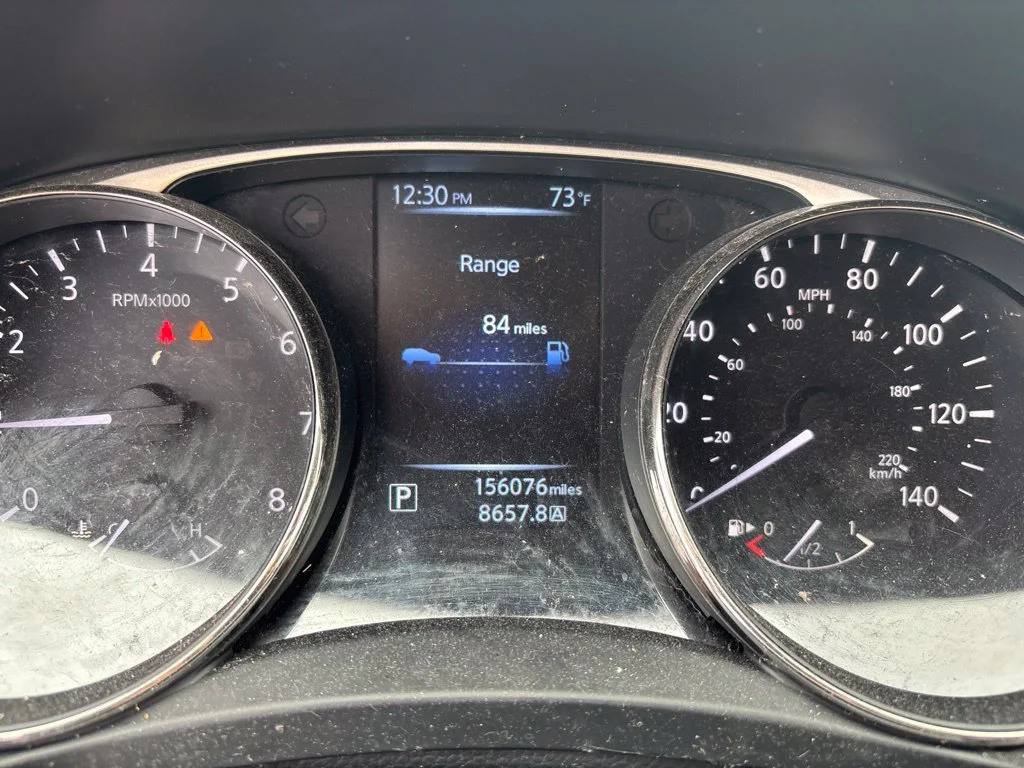 Used 2016 Silver Nissan SV image 9