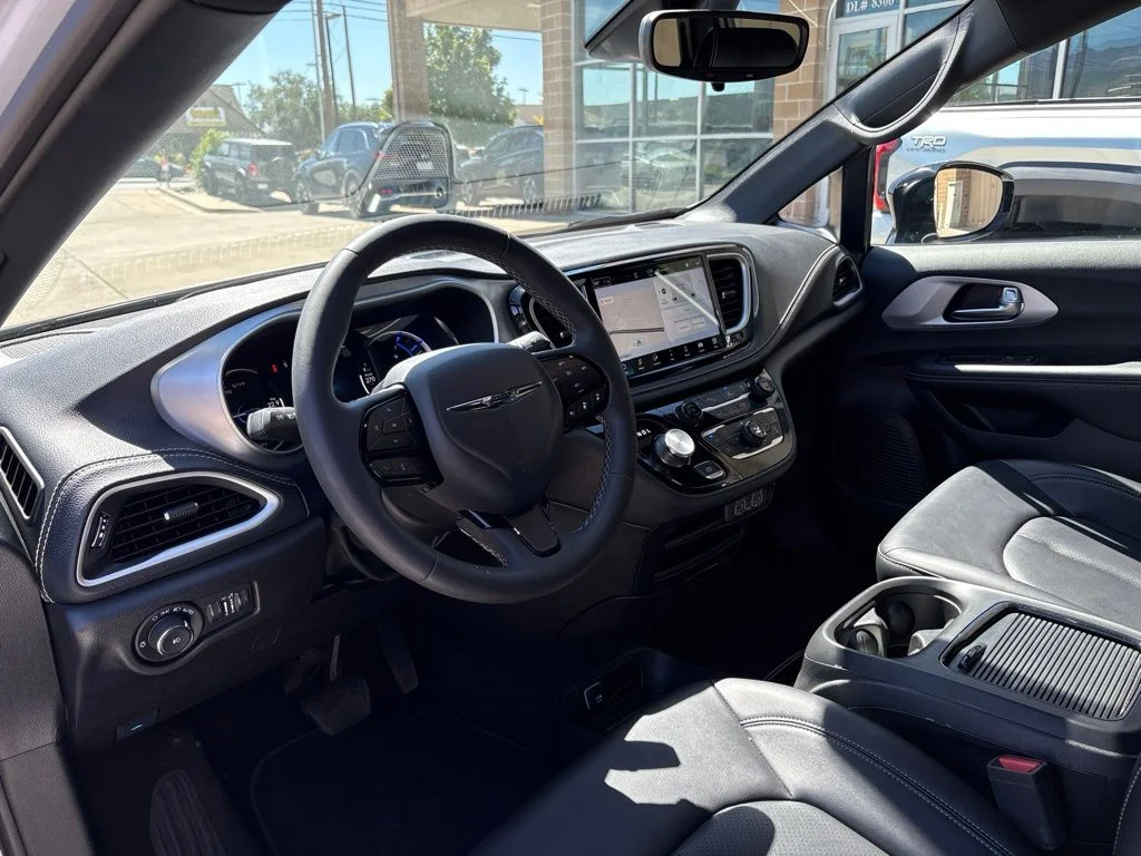 Used 2024 White Chrysler Select S Appearance image 10