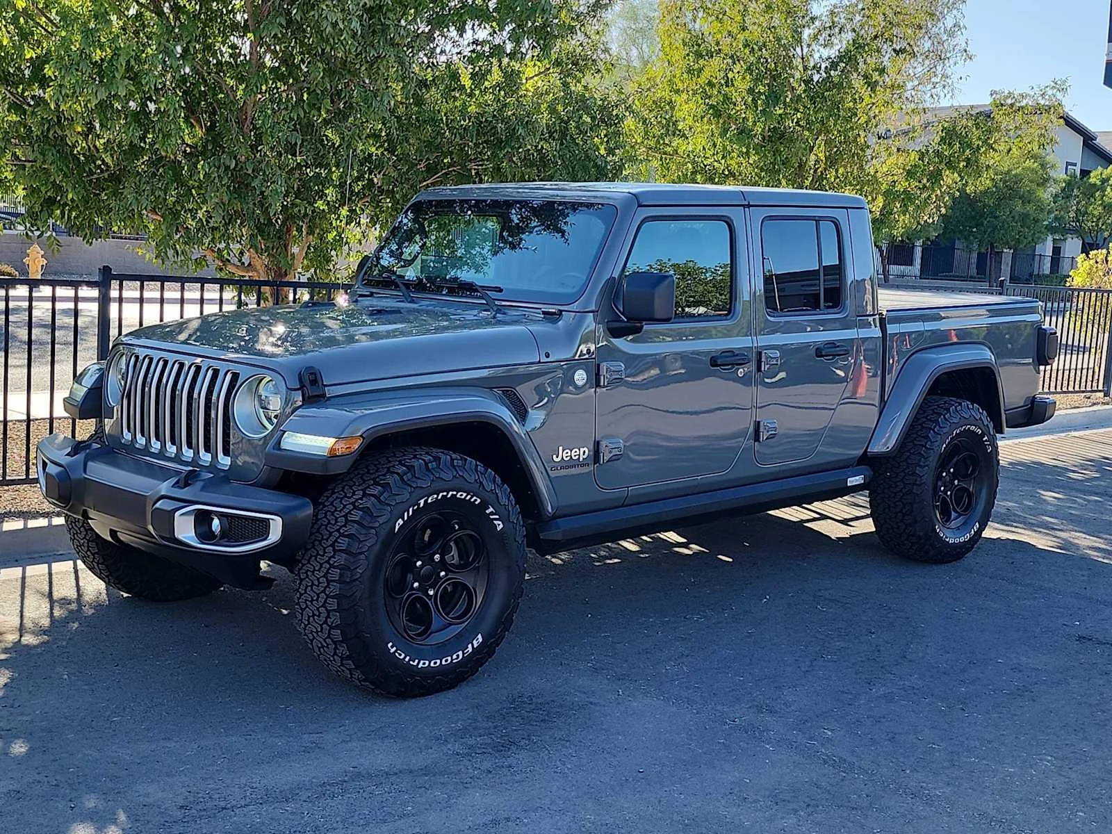Used 2021 Sting-Gray Clearcoat Jeep Overland image 4
