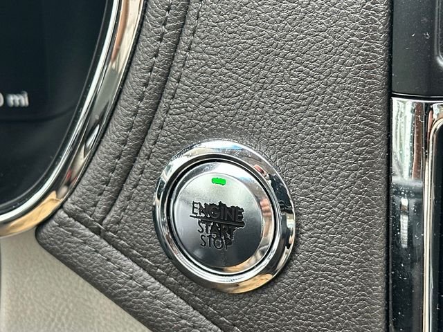 Used 2017 Green Lincoln Select image 26