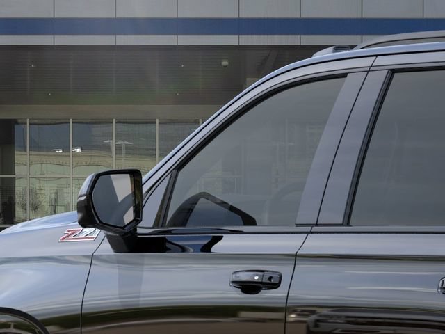 2026 Chevrolet Suburban Z71 - Photo 12