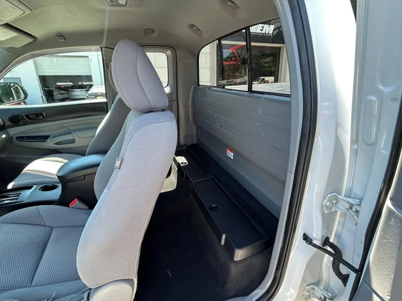 Used 2015 White Toyota Pickup 4D 6 ft image 37