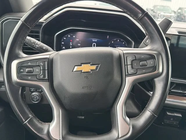 Used 2024 Summit White Chevrolet LT image 17