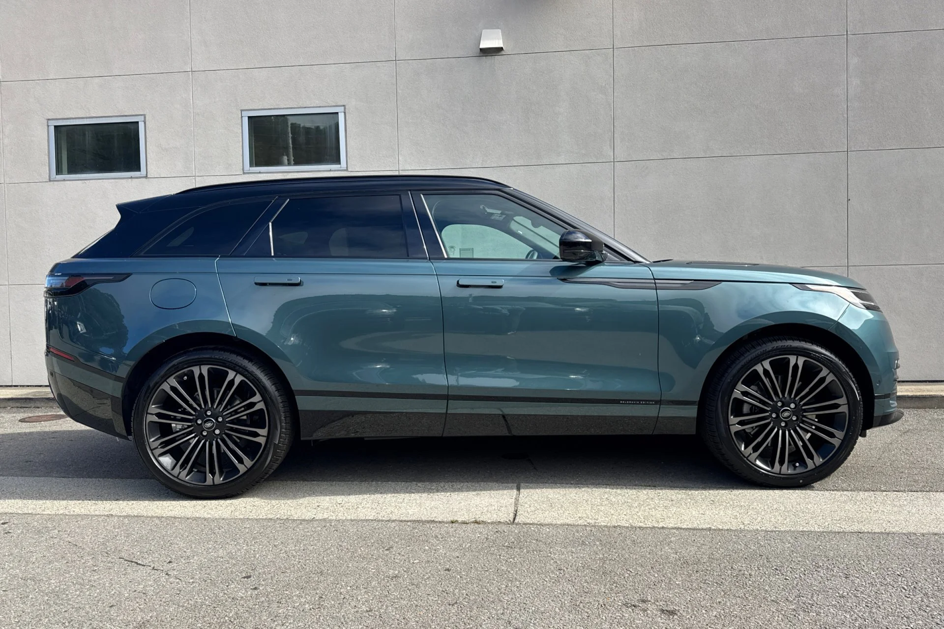 New 2026 Giola Green Land Rover Belgravia Edition image 8