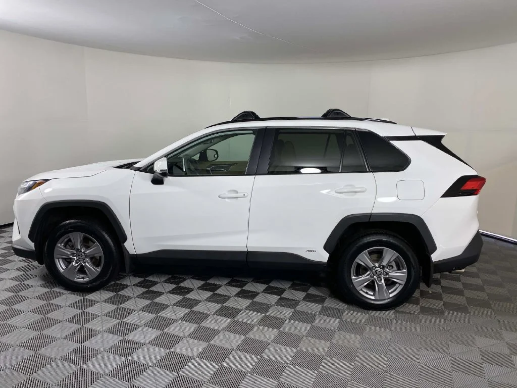 Used 2024 Ice Toyota XLE image 5