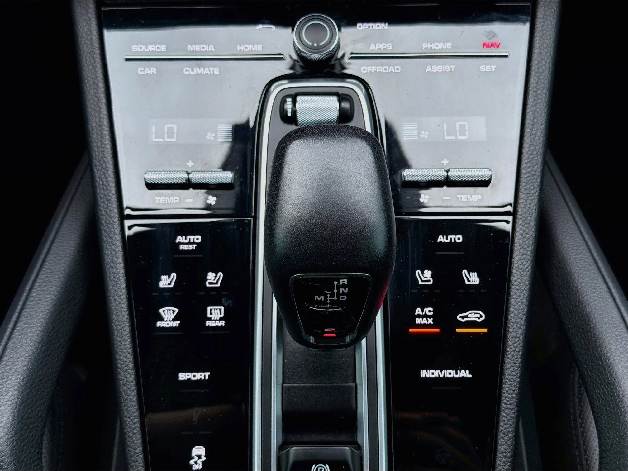 Used 2023 Chalk Porsche Platinum Edition image 33