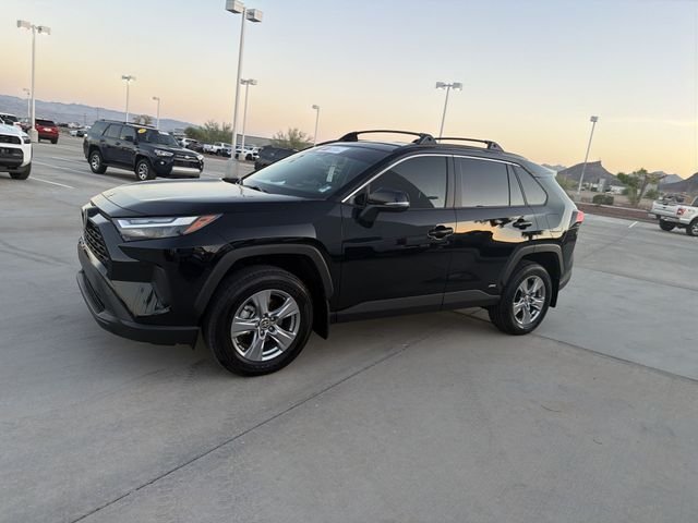 2025 Toyota RAV4 LE - Photo 8