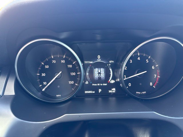 Used 2017  Land Rover SE image 12