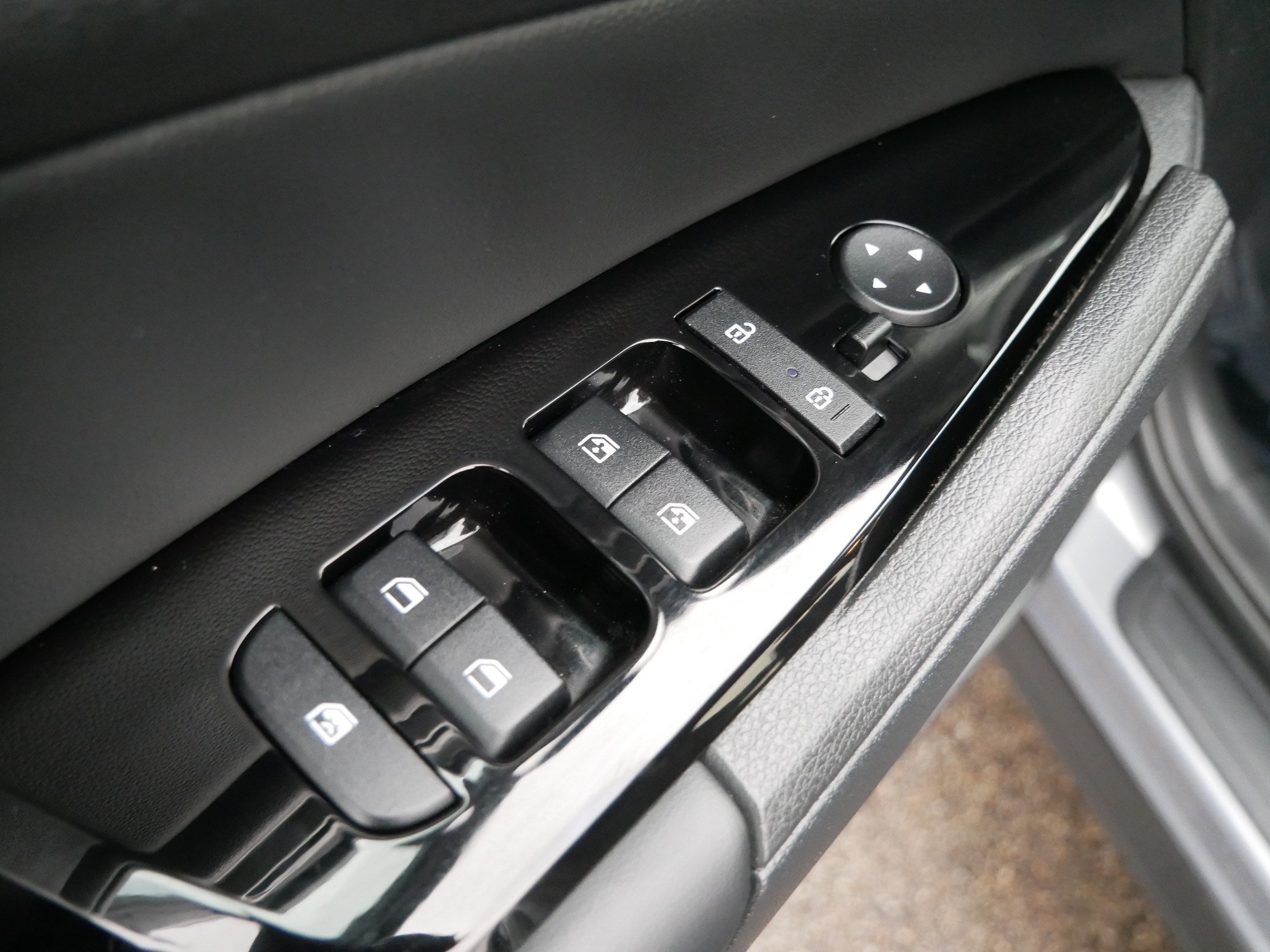 2023 Kia Sportage EX - Photo 19