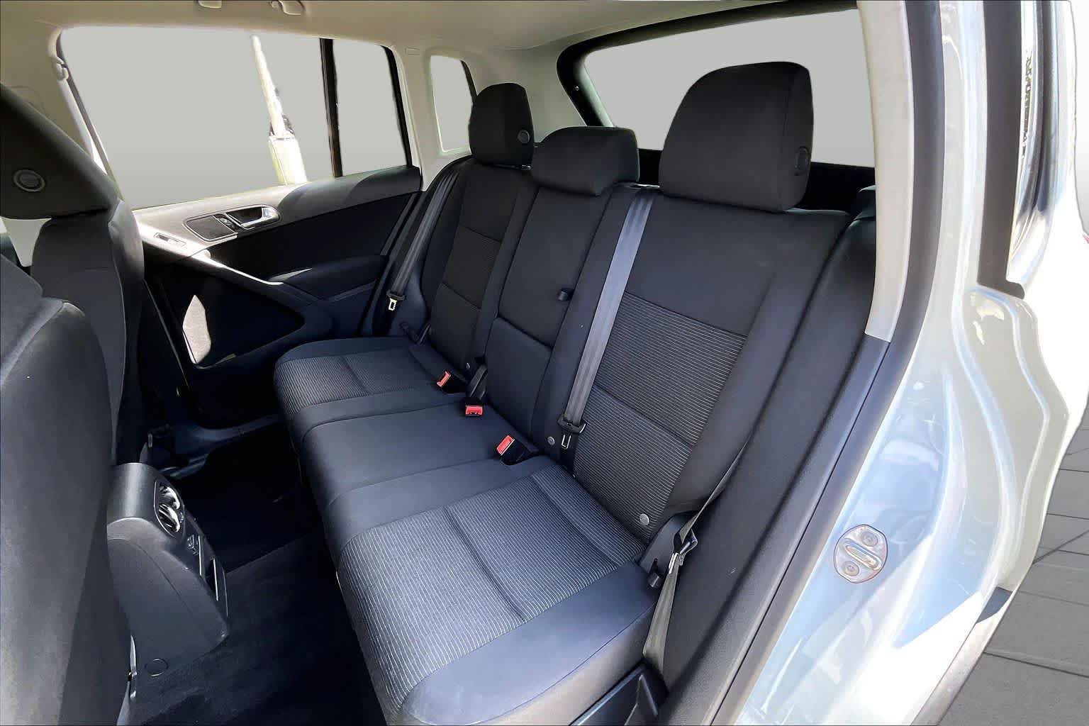 Used 2018 Pure White Volkswagen  image 19