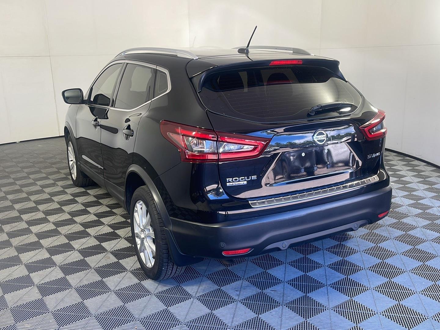 Used 2022 Magnetic Black Pearl Nissan SV image 9