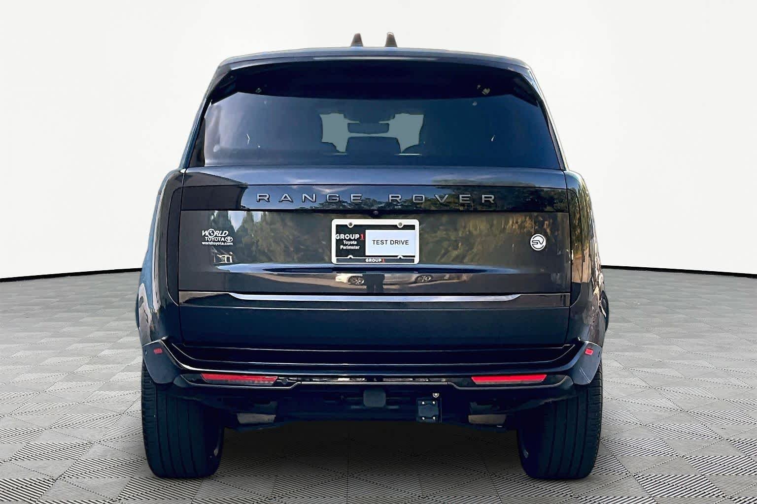 Used 2023 Carpathian Grey Premium Metallic Land Rover SV image 5