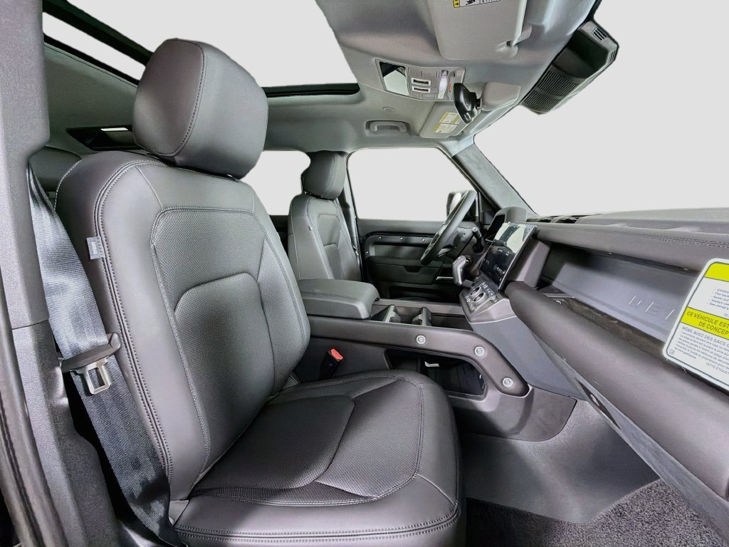 New 2026 Santorini Black Land Rover S image 30