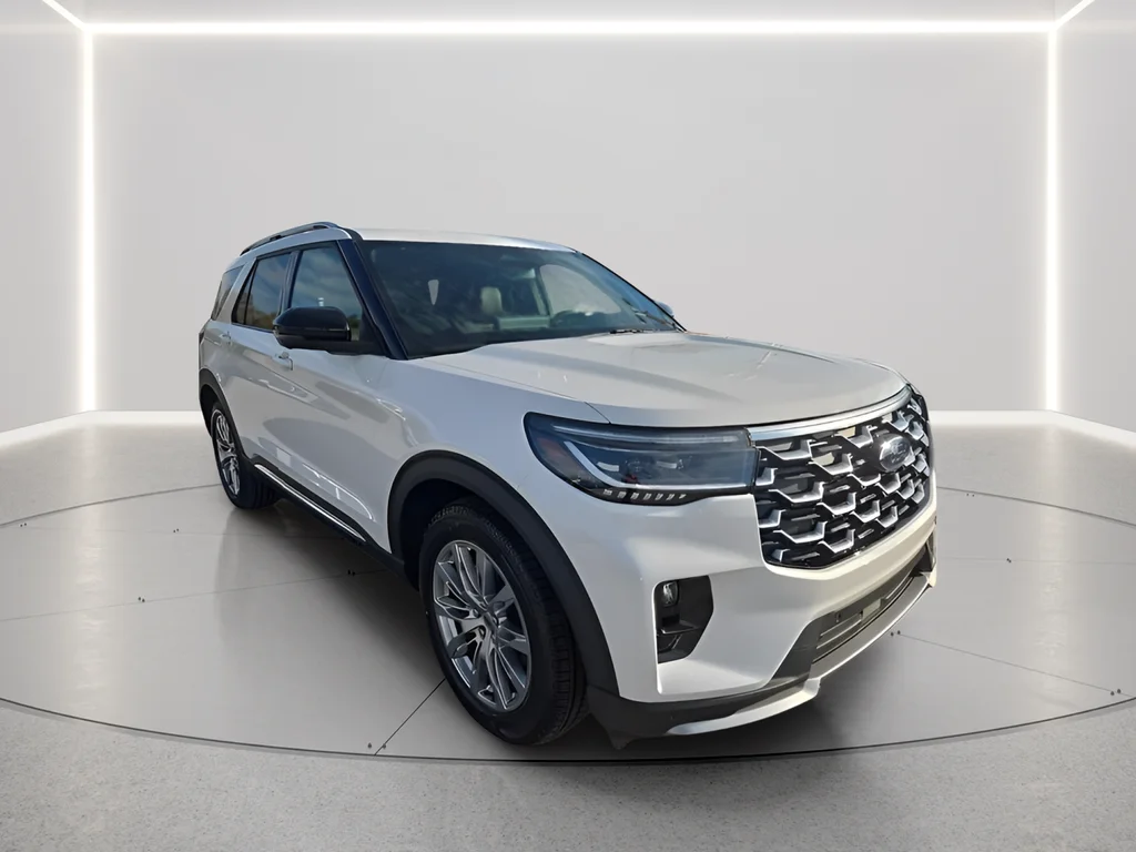 New 2026 Star White Metallic Tri-Coat Ford Platinum™ image 3