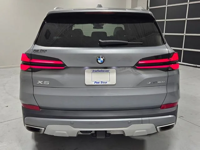 Used 2024 Gray BMW xDrive40i image 9