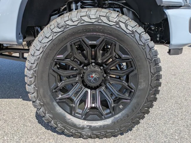 New 2026 Glacier Gray Metallic Tri-Coat Ford F-250® Lariat® image 11