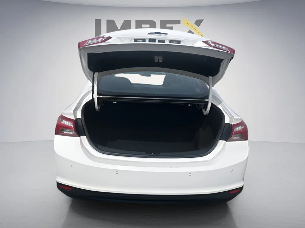 Used 2024 White Chevrolet LT image 29