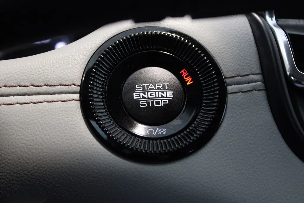Used 2022 Gray Jeep Limited image 25
