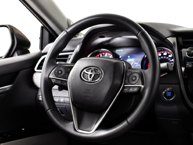 Used 2018 Red Toyota XSE V6 image 21