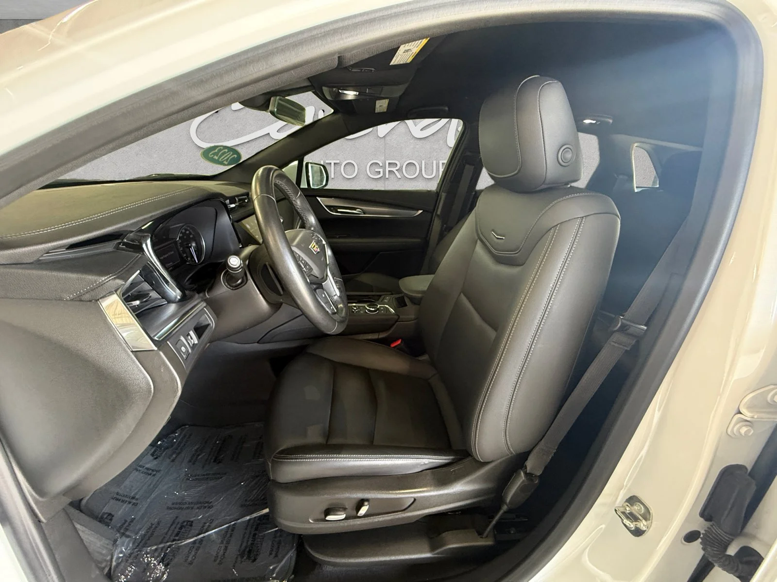 Certified Used 2023 Crystal White Tricoat Cadillac Luxury image 19