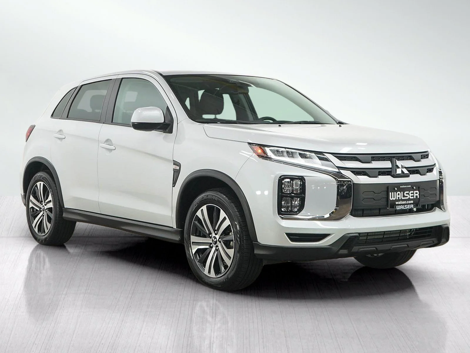 Used 2025 White Mitsubishi S image 7