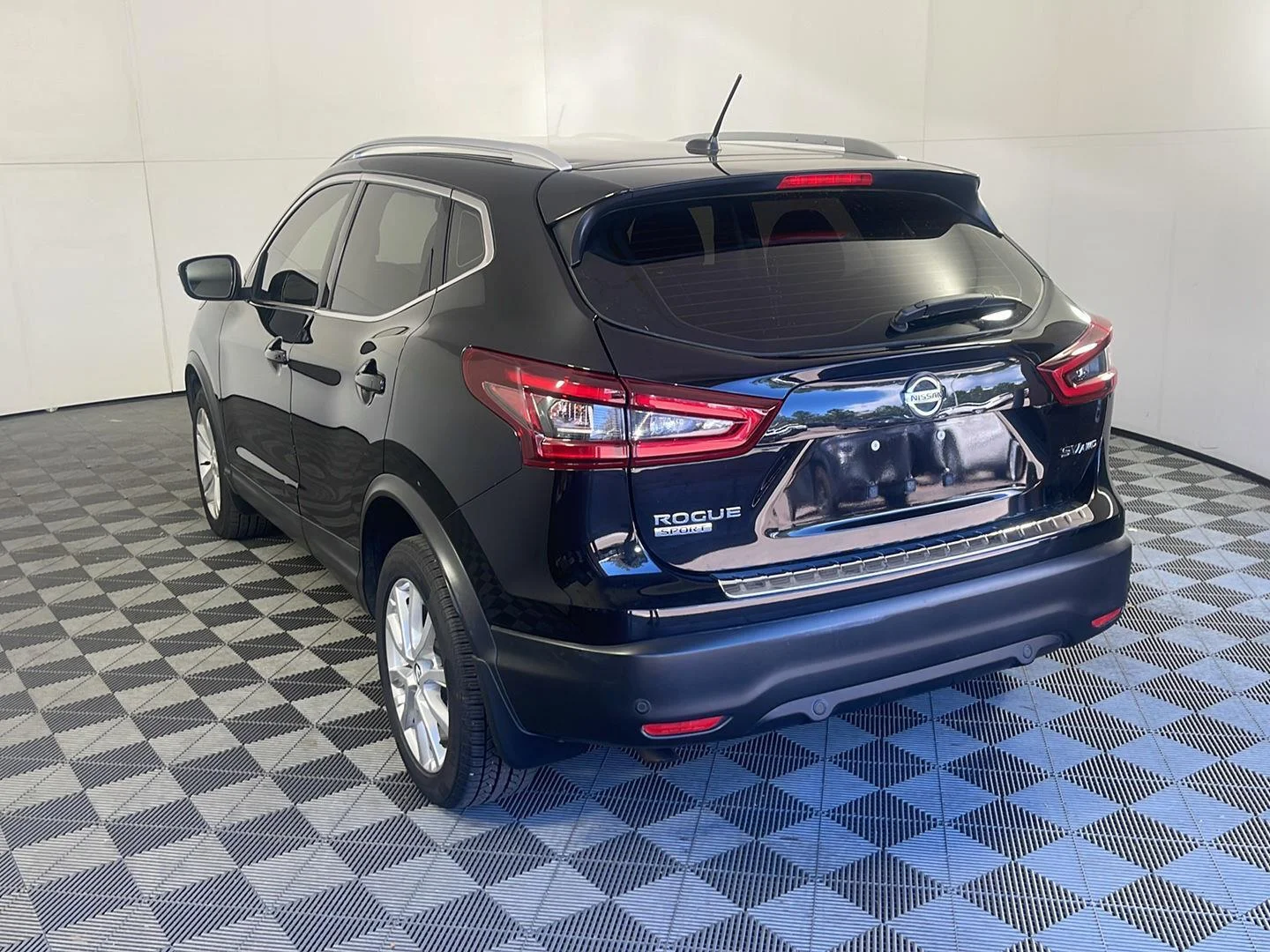 Used 2022 Magnetic Black Pearl Nissan SV image 9