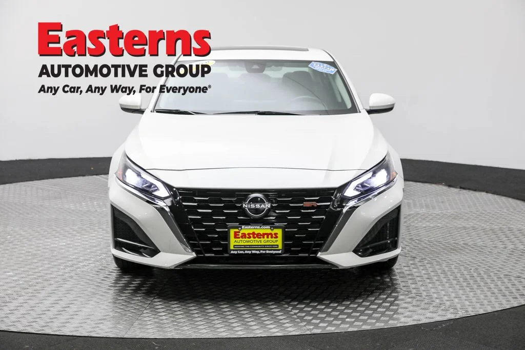 Used 2024 White Nissan 2.5 SV image 2