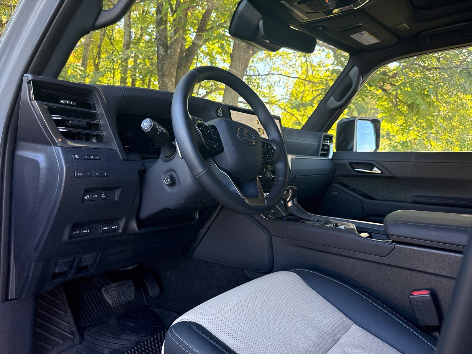 Used 2026 Bi-Tone Paint Lexus 550 Overtrail+ image 11