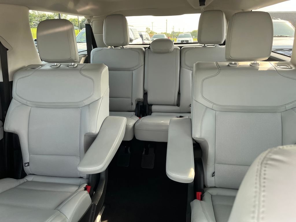 Used 2025 Black Ford Platinum image 13