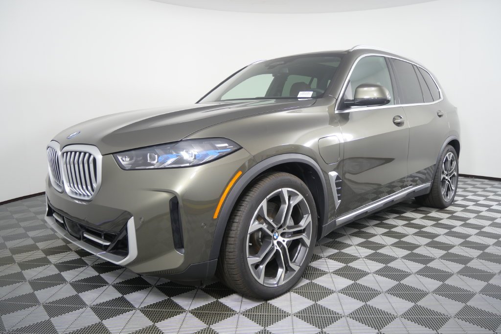 New 2026 Green Metallic BMW xDrive50e image 8