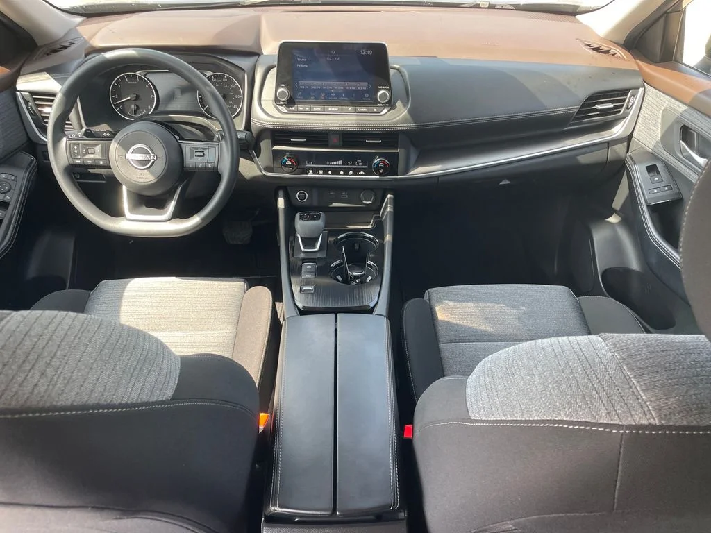 Used 2023 Gray Nissan SV image 9