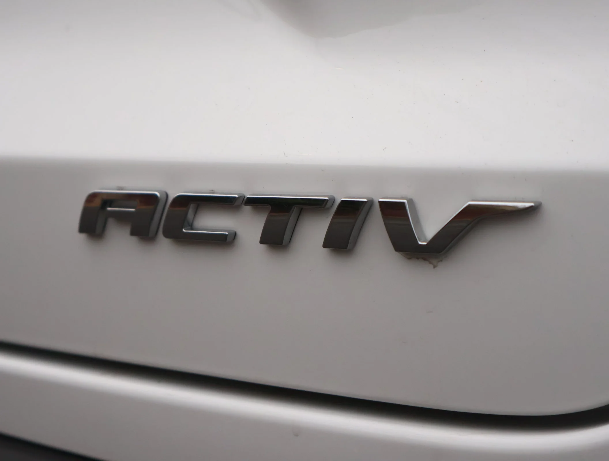 New 2026 Summit White Chevrolet ACTIV image 6