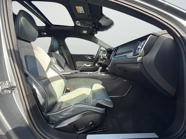 Used 2020 Gray Volvo T5 R-Design image 9