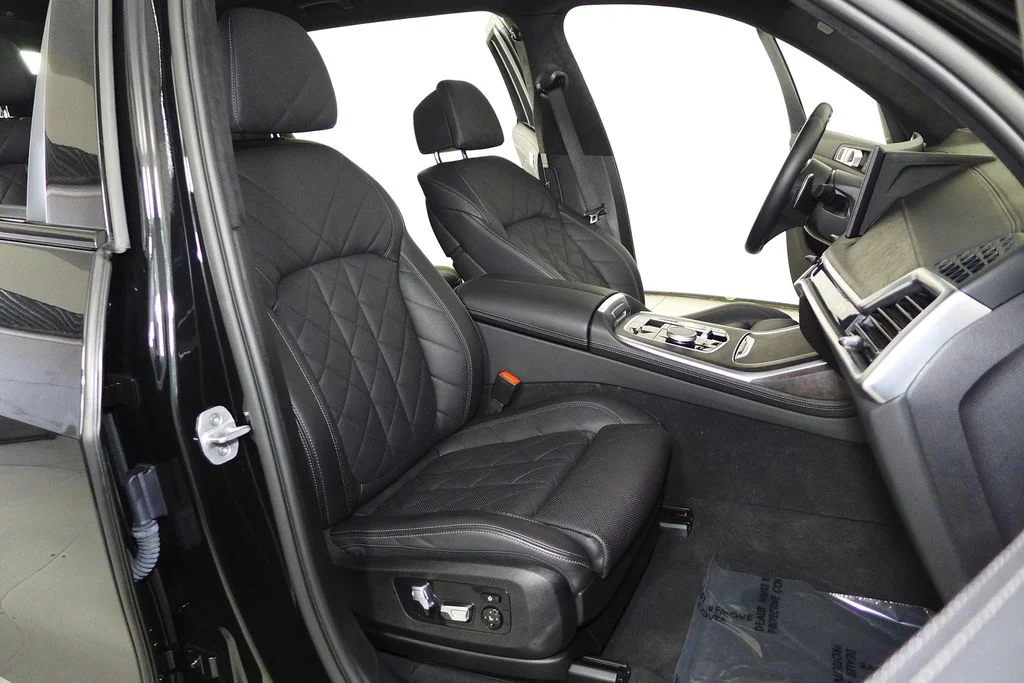 Used 2024 Black BMW xDrive40i image 19