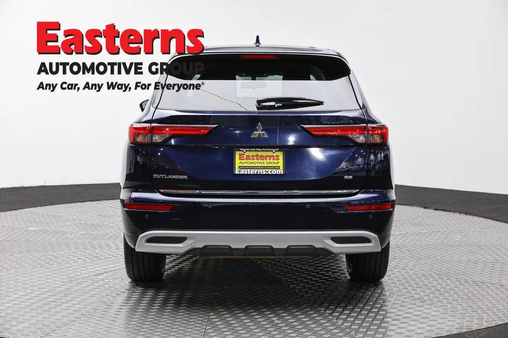 Used 2023 Blue Mitsubishi SE image 6