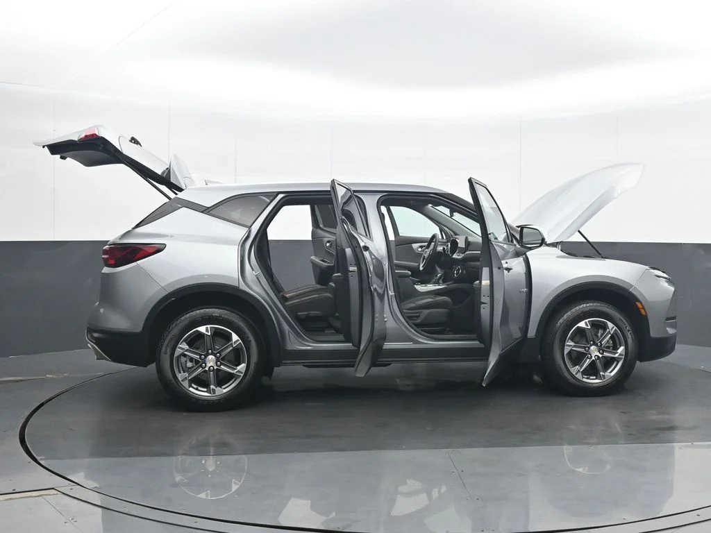 Used 2025 Gray Chevrolet LT image 37