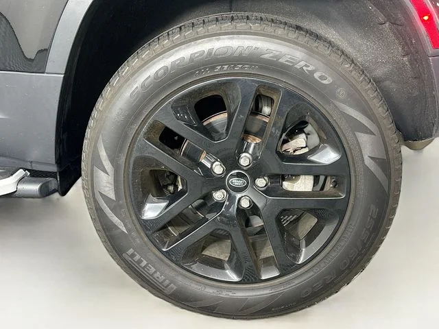 Used 2024  Land Rover S image 31