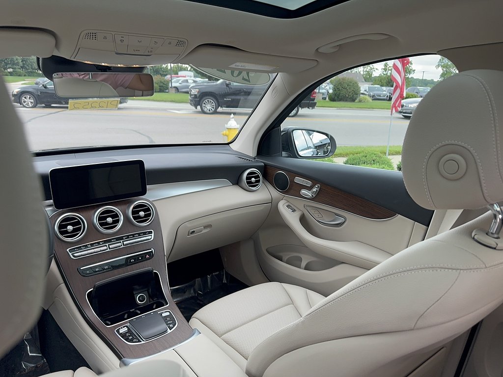 Used 2021 Black Mercedes-Benz GLC 300 4MATIC® image 12
