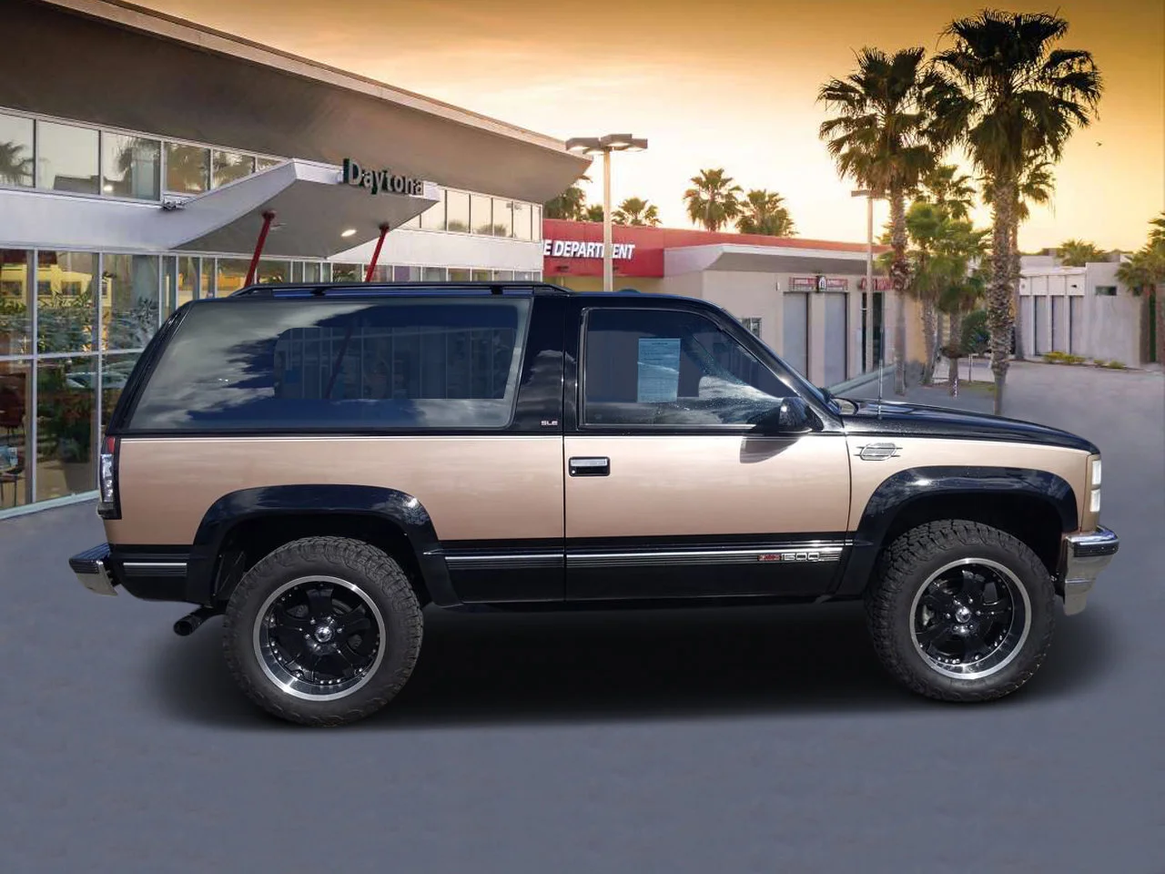 Used 1994 ONYX BLACK/LIGHT AUTUMNWOOD GMC 2DR 1500 4WD image 2