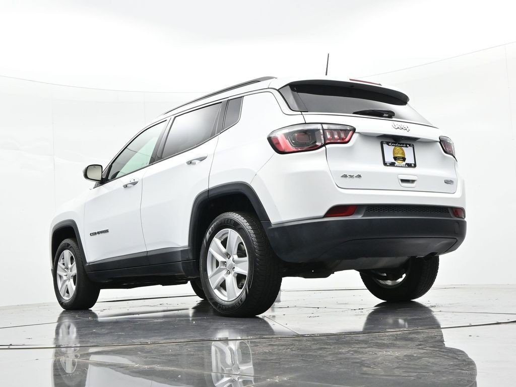 Used 2022 Bright White Clearcoat Jeep Latitude image 19