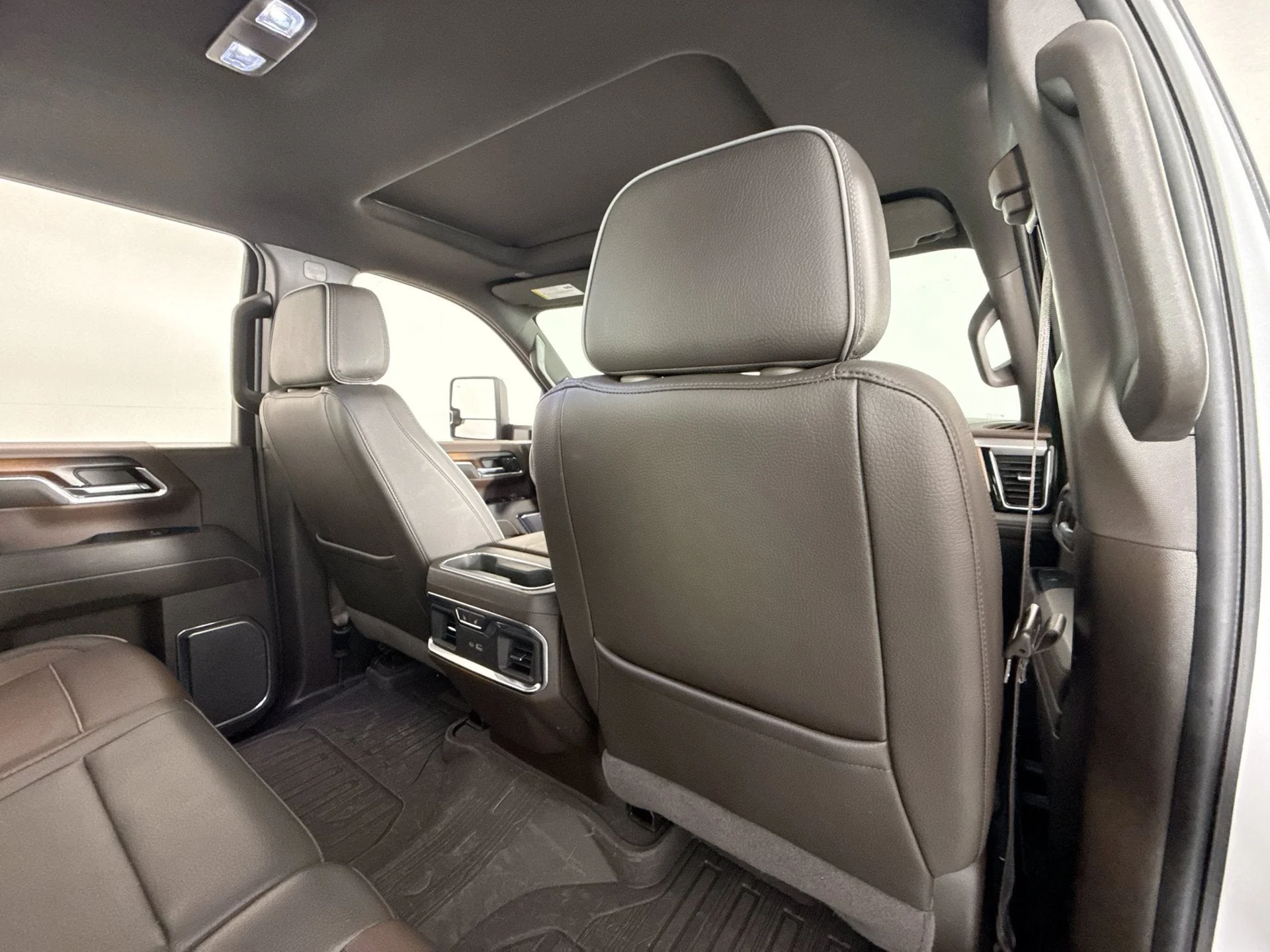 Used 2024 White Frost Tricoat GMC Denali image 24